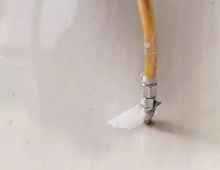 武夷山瓷砖空鼓维修公司专业解答在瓷砖铺贴过程中，如果使用的砂料过粗（如全部使用了粗砂），可能会导致以下问题